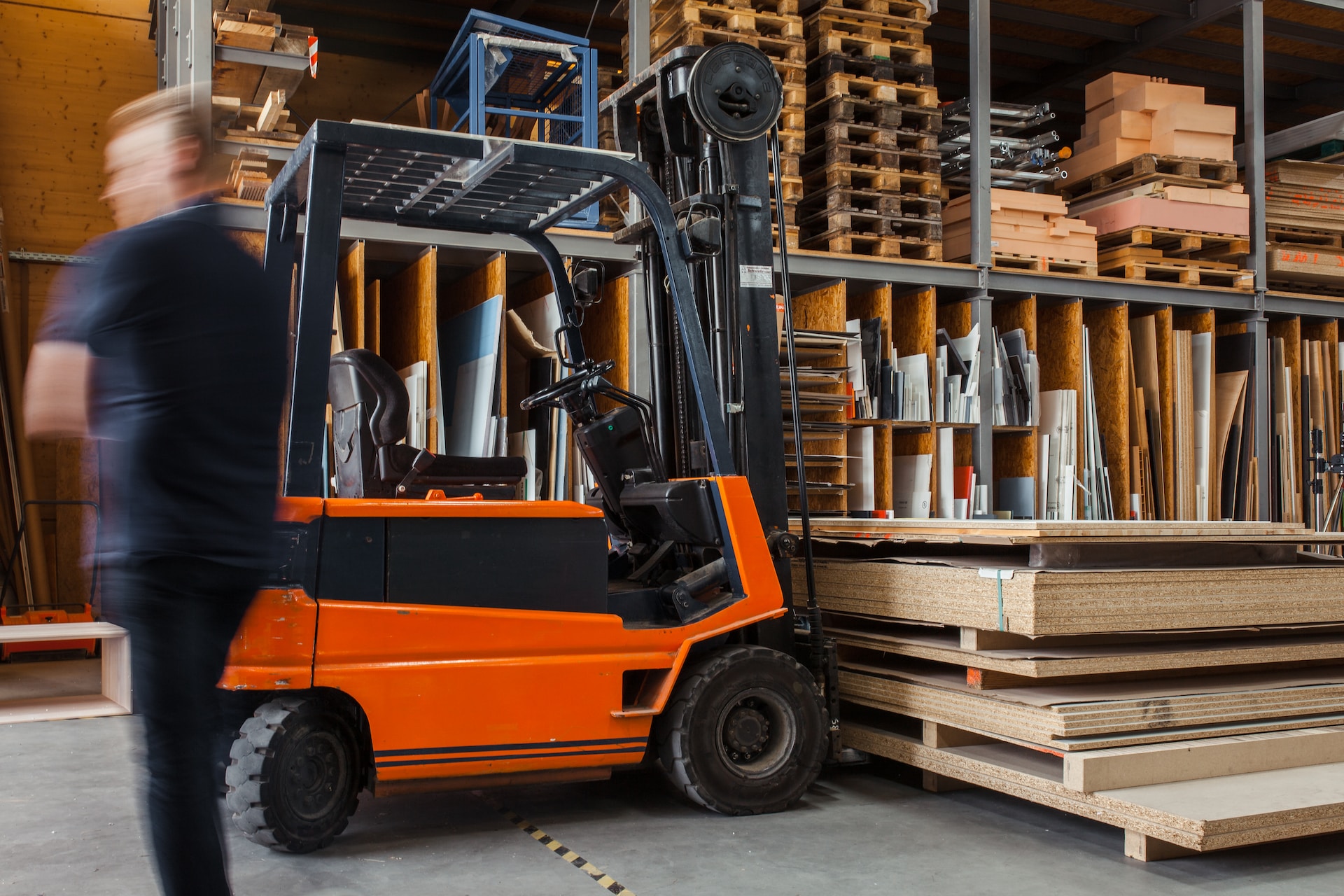 An international forklift truck efficiently moves and transports product packaging in a warehouse.